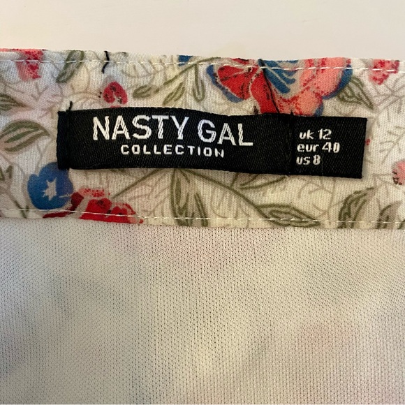 Nasty Gal Bohemian, Off-White & Pink, Long-Sleeved, Flowy, Floral, V-Neck Dress - Picture 6 of 16